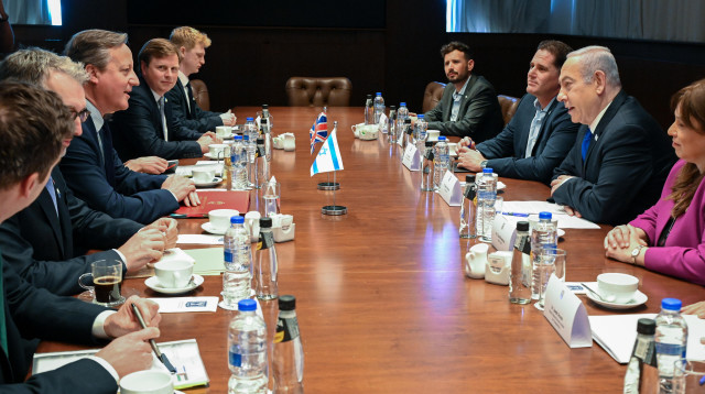 בנימין נתניהו בפגישה עם שרי החוץ של בריטניה וגרמניה (צילום: מעיין טואף/לע״מ)