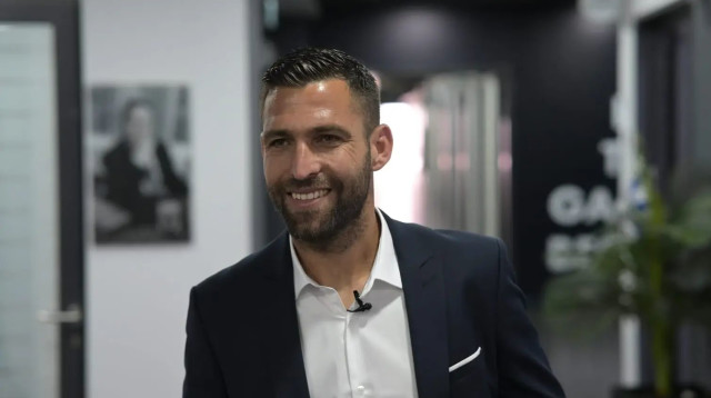 איתי שכטר ביום הפרישה מכדורגל (צילום: ניב אהרונסון)