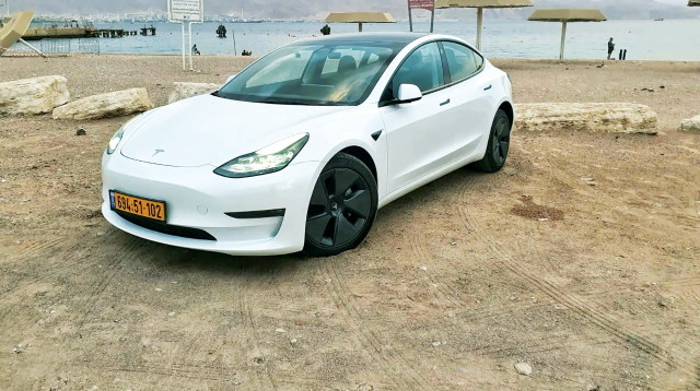 טסלה מודל 3 (צילום: קינן כהן)