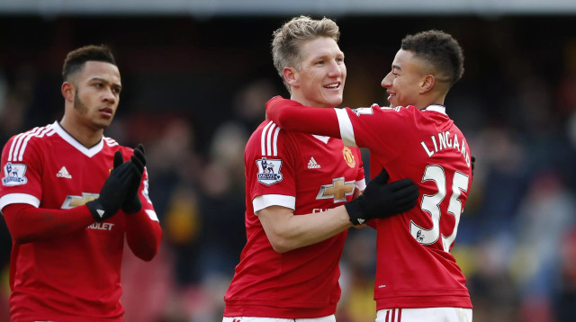 בסטיאן שווינשטייגר שחקן מנצ'סטר יונייטד (במרכז) (צילום: רויטרס)