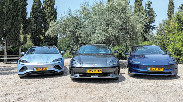 טסלה 3, BYD ויונדאי איוניק 6 (צילום: קינן כהן)