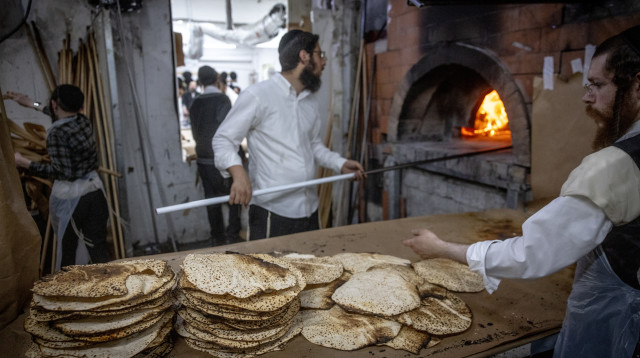 מאפיית מצות (צילום: חיים גולדברג פלאש 90)
