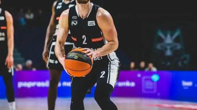 פריצת העונה. עמית עבו (צילום: אתר רשמי, מתוך האתר של נבז'יס)