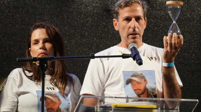 ובי וחגית חן - הוריו של החלל החייל איתי חן שנחטף לעזה (צילום: מטה המאבק)