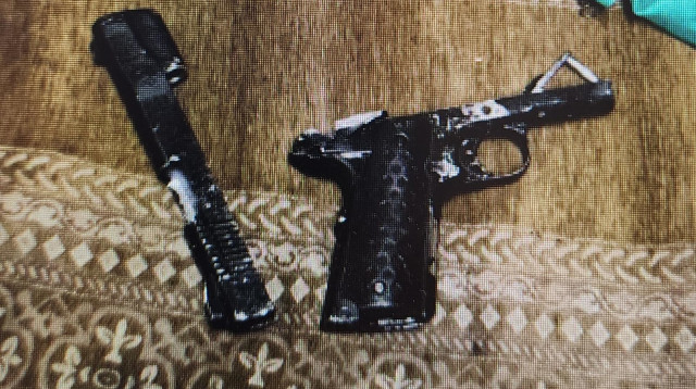 חלקי הנשק שנמצאו בבית העצור (צילום: דוברות המשטרה)