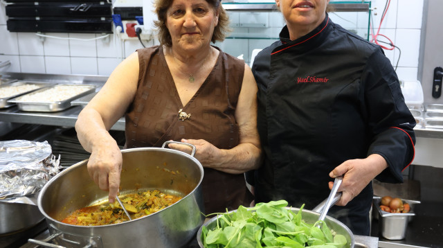 יעל שמיר ושולה גלעדי, שפיות (צילום: אלוני מור)