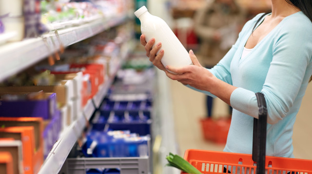 חלב. לא ברור כיצד שרד הווירוס את הפיסטור (צילום: אינג'אימג')