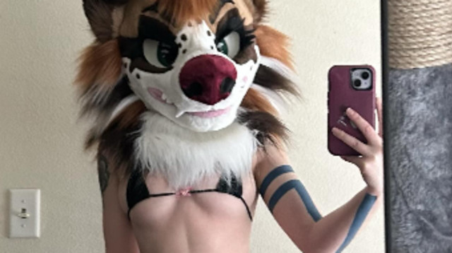 ג'ייד אוהבת להתחפש לכלב (צילום: מתוך אינסטגרם)