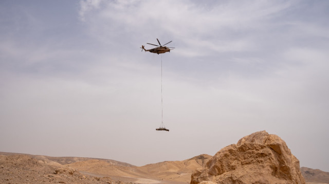 פינוי מוסק של שרידי טיל איראני (צילום: דובר צה"ל)