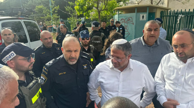 איתמר בן גביר בזירת הפיגוע ברמלה (צילום: דוברות המשטרה)