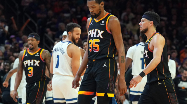 שחקני פיניקס סאנס קווין דוראנט, דווין בוקר (צילום: רויטרס)