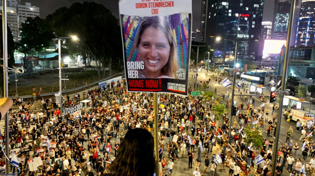 עצרת למען השבת החטופים אחרי פרסום ההקלטות של קית' סיגל ועמרי מירן (צילום: אבשלום ששוני)