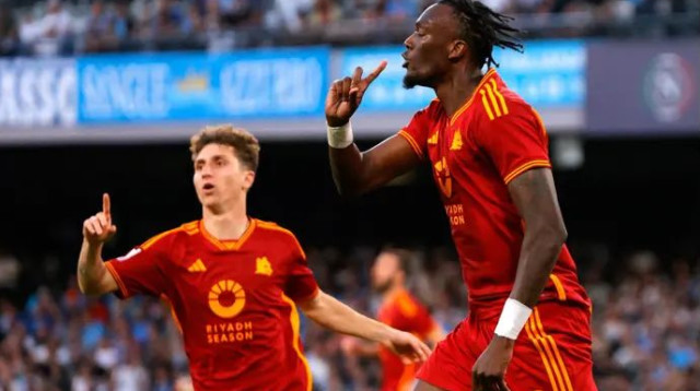 שער ראשון העונה ויקר עבור הג'אלורוסי. אברהם (צילום: רויטרס)