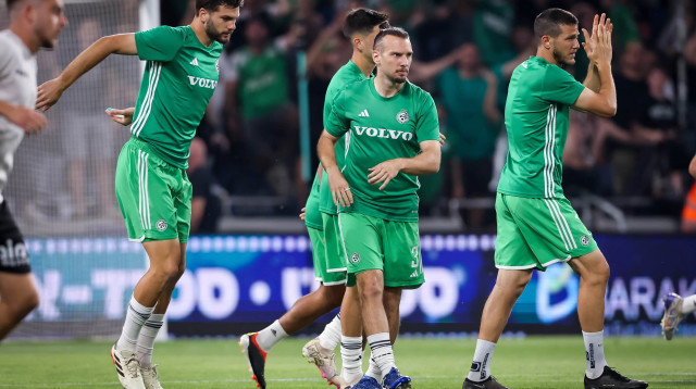 רמי גרשון, שון גולדברג, לורנצו שימיץ' שחקני מכבי חיפה בחימום (צילום: מאור אלקסלסי)