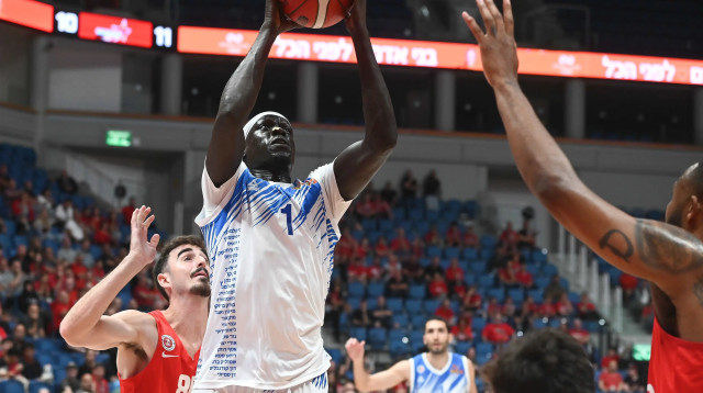 נוני אומאט מכבי רמת גן (צילום: ברני ארדוב)