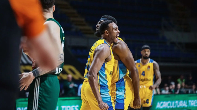 שחקני מכבי תל אביב בונזי קולסון, ג'וש ניבו (צילום: אתר רשמי, Djordje Kostic)