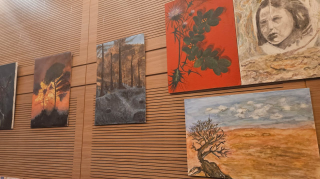 תערוכה בכנסת - ציורים של כבדי שמיעה וחרשים (צילום: עיריית ירושלים)