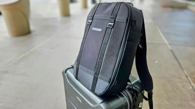 תיק הגב Ekster Grid  (צילום: צחי הופמן)