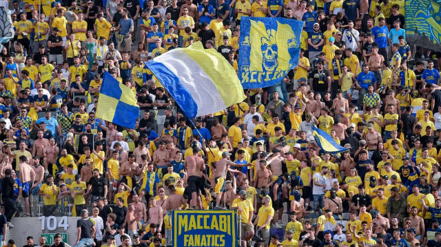 אוהדי מכבי תל אביב (צילום: אריאל שלום)