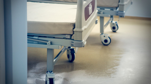 חולים במסדרון. משוחררים מוקדם מהרצוי (צילום: אינגאימג')