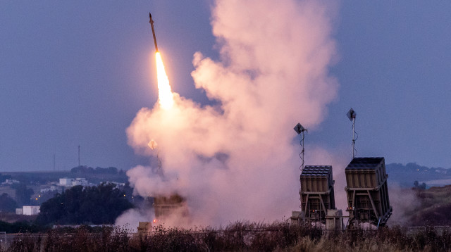 סוללת כיפת ברזל בפעולה (צילום: יונתן זינדל, פלאש 90)