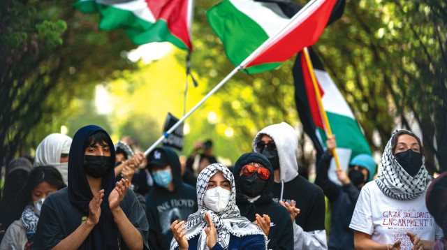 מפגינים פרו-פלסטינים באוניברסיטת קולומביה (צילום: רויטרס)