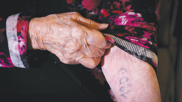 ניצולת שואה (צילום: רויטרס)