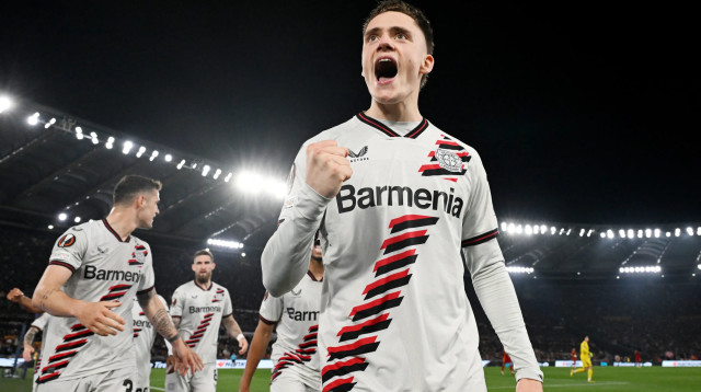 פלוריאן וירץ שחקן באייר לברקוזן חוגג שער (צילום: רויטרס)