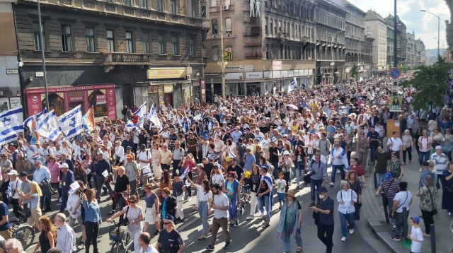 אלפים במצעד החיים בבודפשט (צילום: משה כהן)