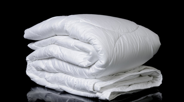 שמיכת פוך (צילום: אינג'אימג')