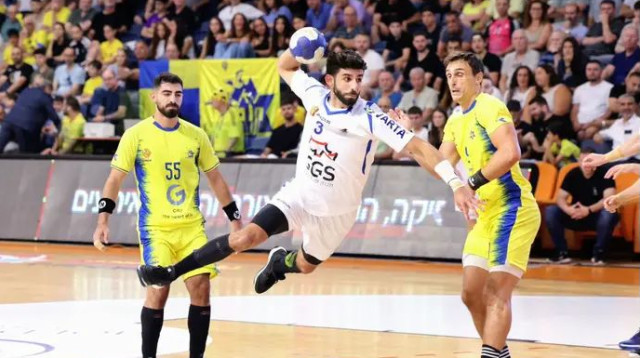 הפסיד לראשונה העונה למכבי ראשל"צ. צרפתי (צילום: אתר רשמי, הדר ואן קולא, איגוד הכדוריד)