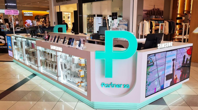 מתחם מכירה ייעודי של פרטנר למוצרי SAMSUNG   (צילום: פרטנר)