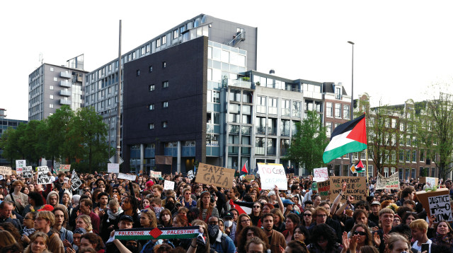 הפגנה פרו פלסטינית באמסטרדם (צילום: רויטרס)
