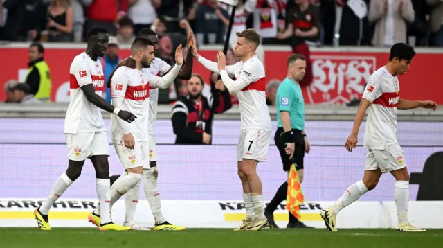 דניס אונדב שטוטגרט חוגג (צילום: GettyImages)