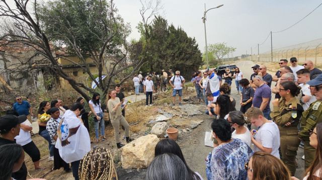 טקס הזיכרון לנופלי קיבוץ בארי (צילום: דוברות בארי)