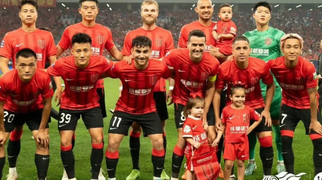 יהב גורפינקל במדי צ'נגדו רונגצ'נג (צילום: אתר רשמי, אתר הליגה הסינית)