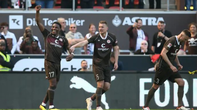 שובם של הפיראטים. שחקני סט. פאולי חוגגים (צילום: GettyImages, Selim Sudheimer)