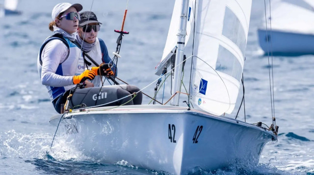 ניתאי חסון עם נועה לסרי (צילום: אתר רשמי, Nikos Alevromytis)