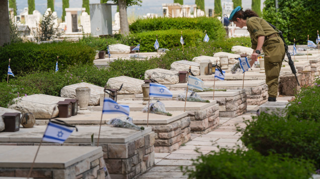 יום הזיכרון בבית העלמין בקריית שמונה (צילום: אייל מרגולין, פלאש 90)