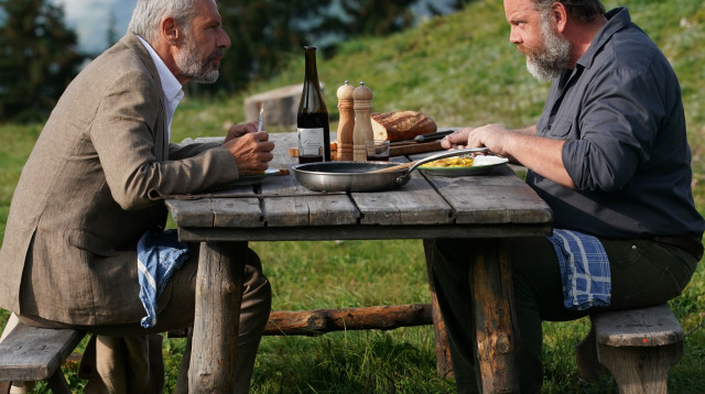 שתי דרכי חיים שונות: מזרח ומערב (צילום: באדיבות קולנוע חדש)