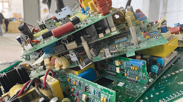 פסולת אלקטרונית (צילום: יח"צ אקומיוניטי)