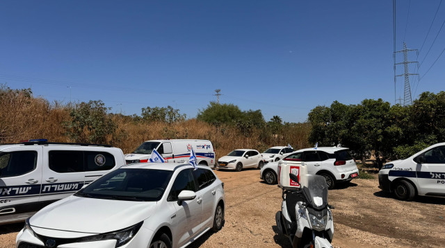 אזור מציאת הגופה סמוך לבית העלמין "מורשה" ברמת השרון (צילום: דוברות זק"א)