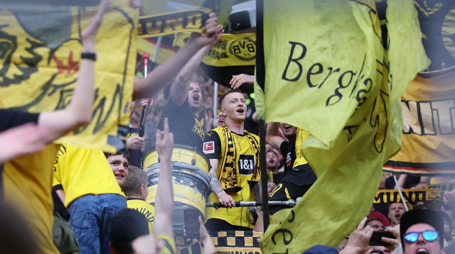 מרקו רויס ביציע אוהדי בורוסיה דורטמונד (צילום: GettyImages, Dean Mouhtaropoulos)