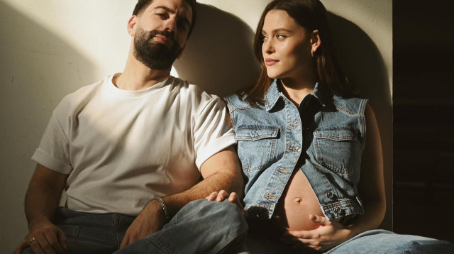 אליעד נחום ואשתו נווה בהריון  (צילום: ערן לוי)