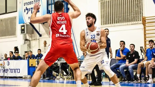 הוביל את רחובות עם 15 נקודות. ג'וש פרוינד (צילום: אתר רשמי, איגוד הכדורסל)