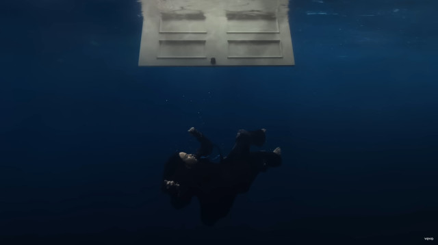 HIT ME HARD AND SOFT. עטיפת האלבום (צילום: צילום מסך יוטיוב)