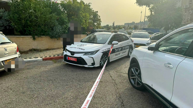 זירת האירוע בקריית אתא (צילום: דוברות המשטרה)