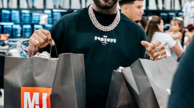 ניקי ג'אם בשיתוף פעולה עם מאניה ג'ינס  (צילום: ג׳וני מורנו)