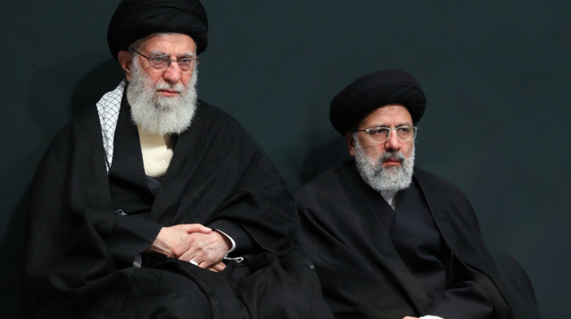 הנשיא ראיסי והמנהיג העליון של איראן חמינאי (צילום: רשתות ערביות)