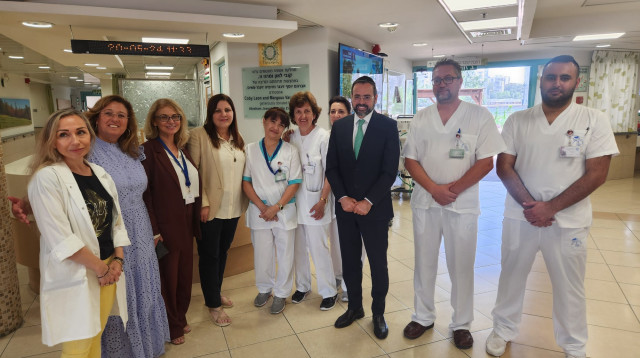 שר הבריאות אוריאל בוסו בביקור במרכז הרפואי  הגריאטרי  שמואל הרופא בבאר יעקב (צילום: דבורה שרר)